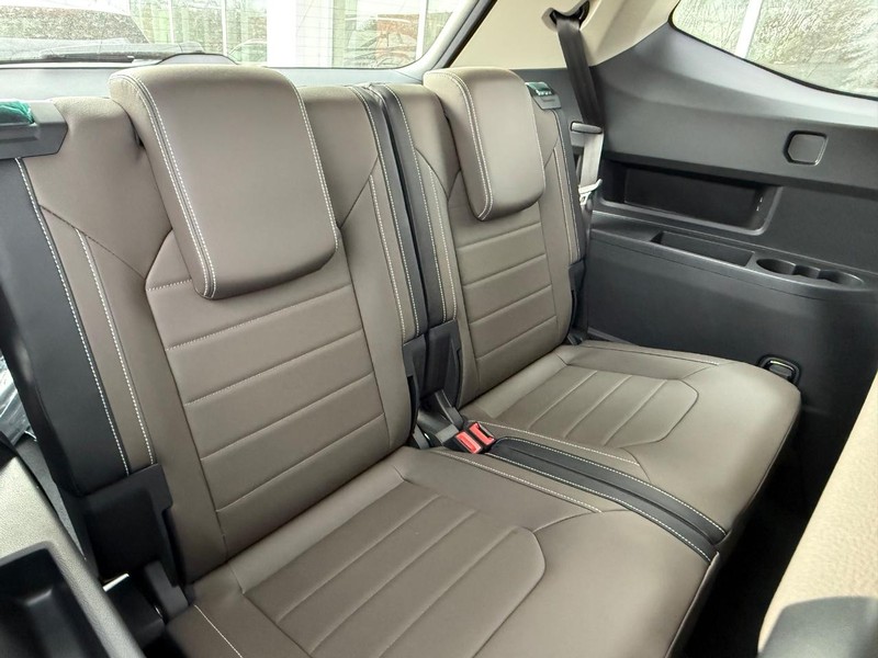 Volkswagen Atlas Vehicle Full-screen Gallery Image 4