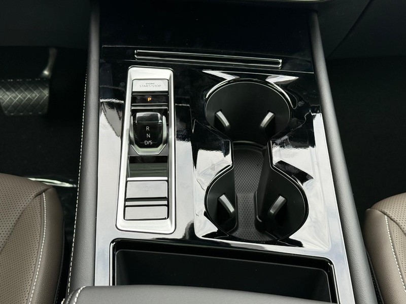 Volkswagen Atlas Vehicle Full-screen Gallery Image 8