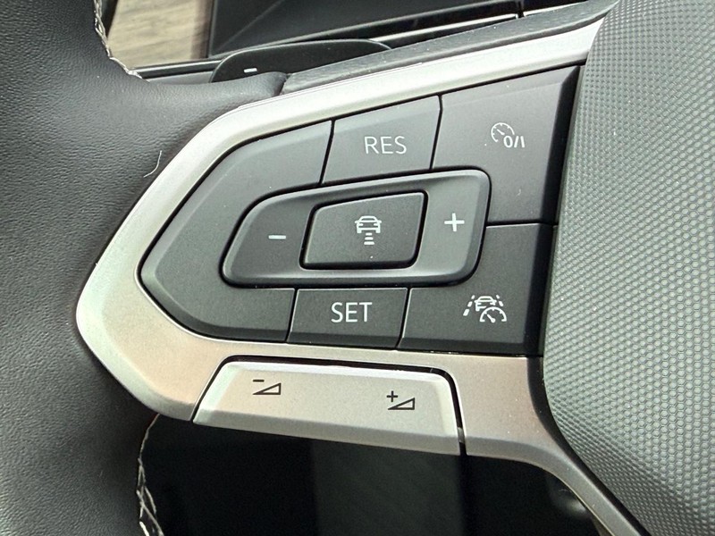 Volkswagen Atlas Vehicle Full-screen Gallery Image 10