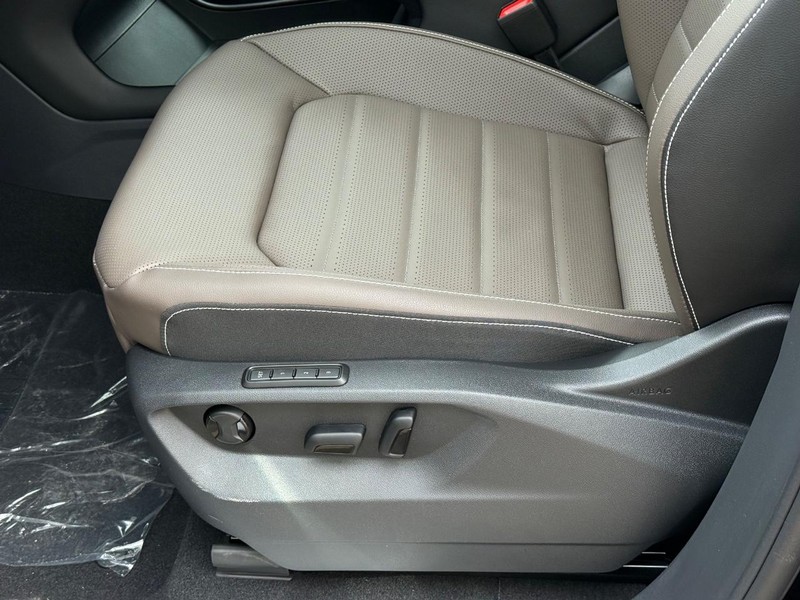 Volkswagen Atlas Vehicle Full-screen Gallery Image 15