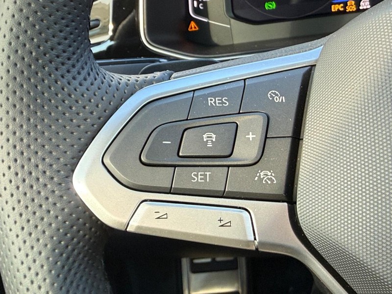 Volkswagen Jetta GLI Vehicle Full-screen Gallery Image 11