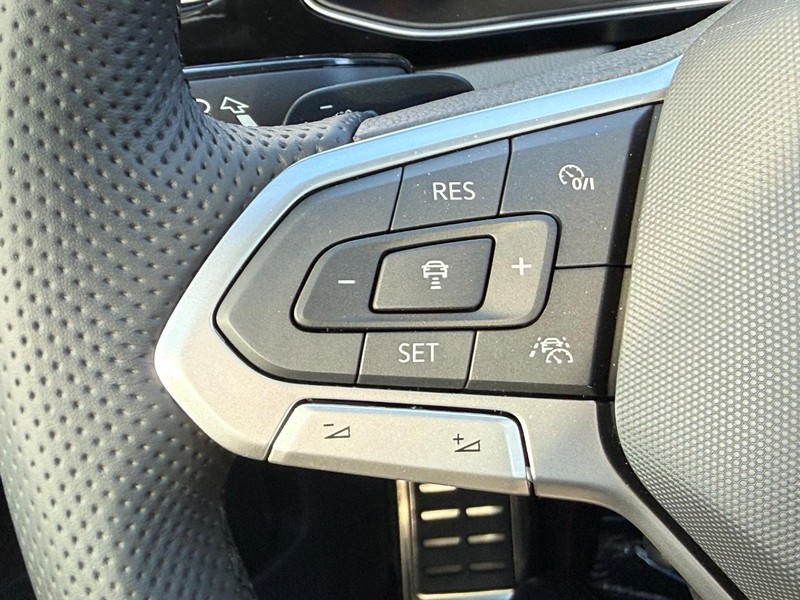 Volkswagen Jetta GLI Vehicle Full-screen Gallery Image 12