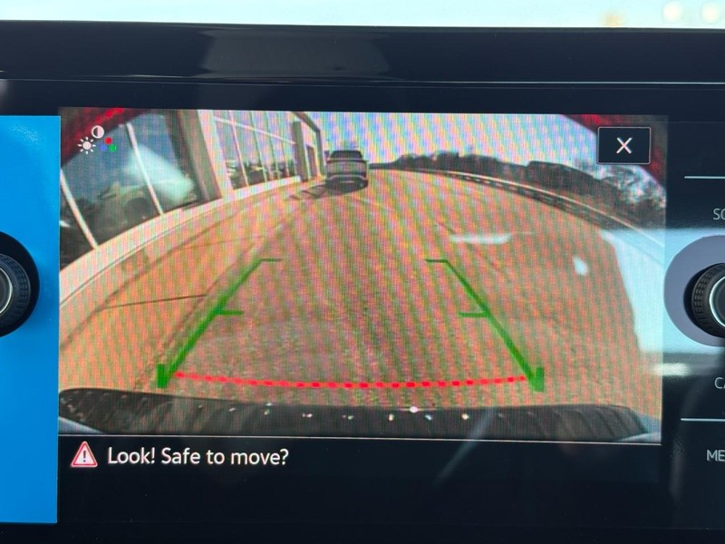 Volkswagen Jetta GLI Vehicle Full-screen Gallery Image 14