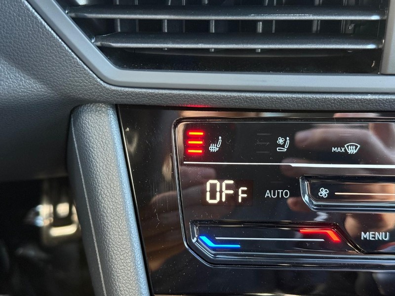 Volkswagen Jetta GLI Vehicle Full-screen Gallery Image 15