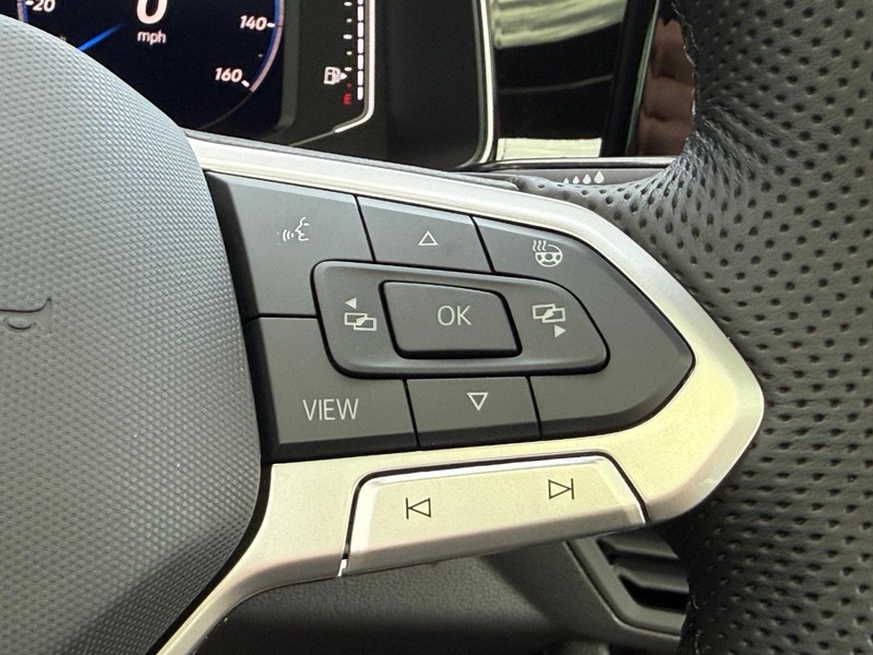 Volkswagen Jetta GLI Vehicle Full-screen Gallery Image 10