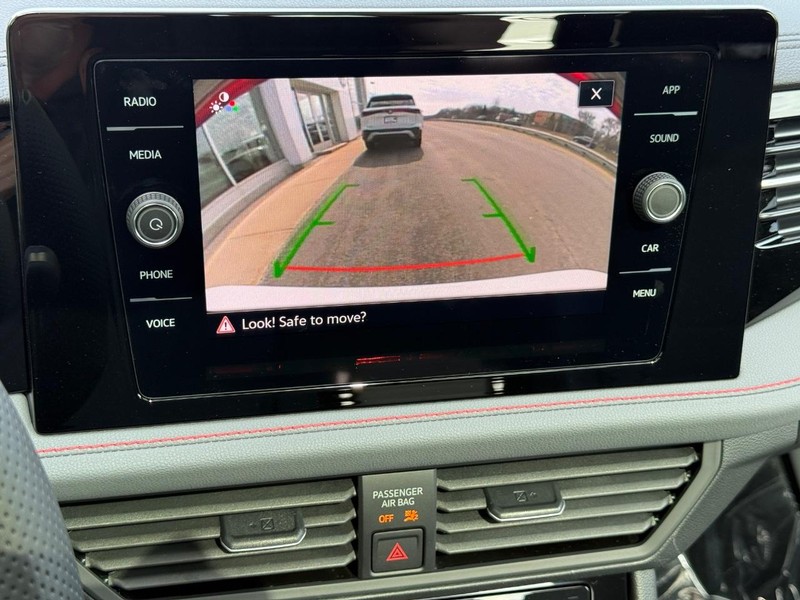 Volkswagen Jetta GLI Vehicle Full-screen Gallery Image 13