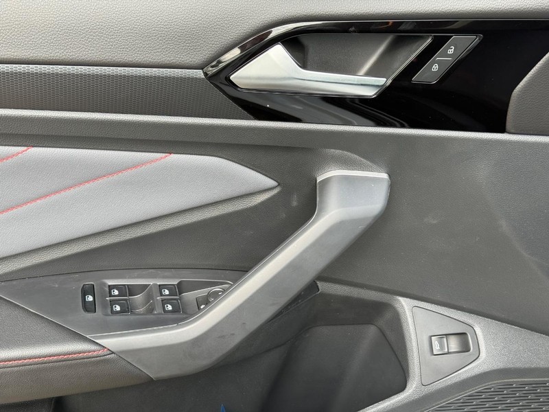 Volkswagen Jetta GLI Vehicle Full-screen Gallery Image 17