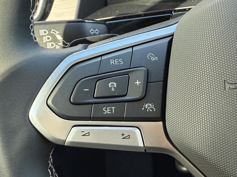 Volkswagen Atlas Cross Sport Vehicle Full-screen Gallery Image 11