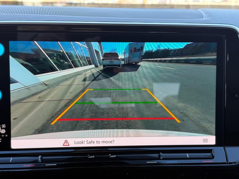 Volkswagen Atlas Cross Sport Vehicle Full-screen Gallery Image 13