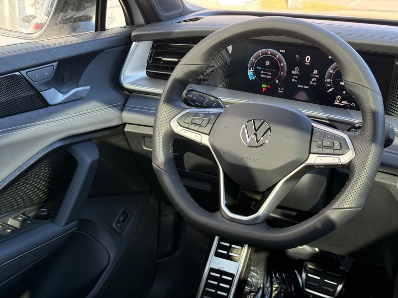 Volkswagen Tiguan Vehicle Full-screen Gallery Image 8