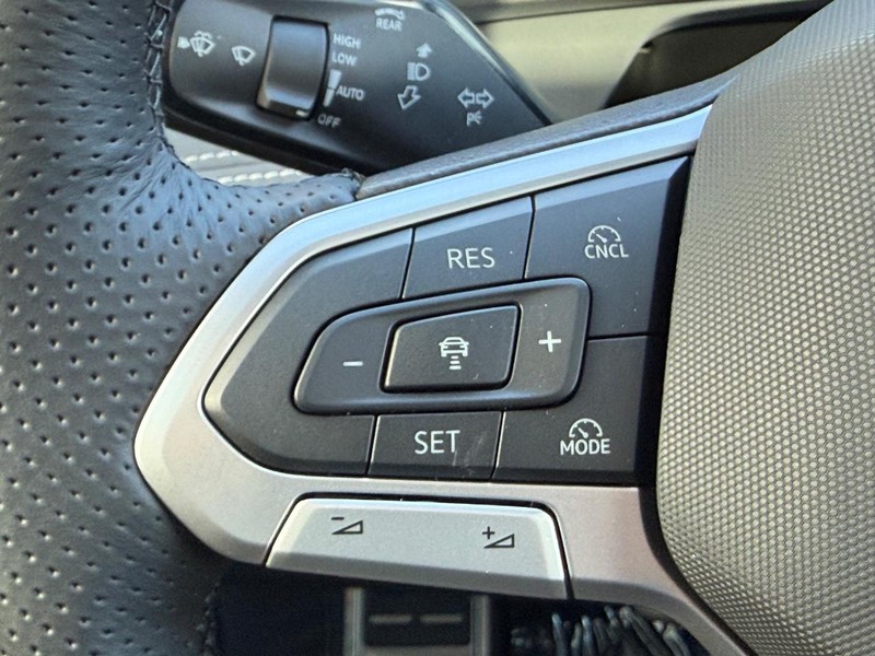 Volkswagen Tiguan Vehicle Full-screen Gallery Image 10