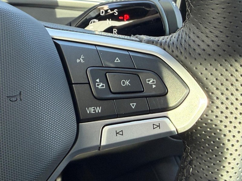 Volkswagen Tiguan Vehicle Full-screen Gallery Image 11