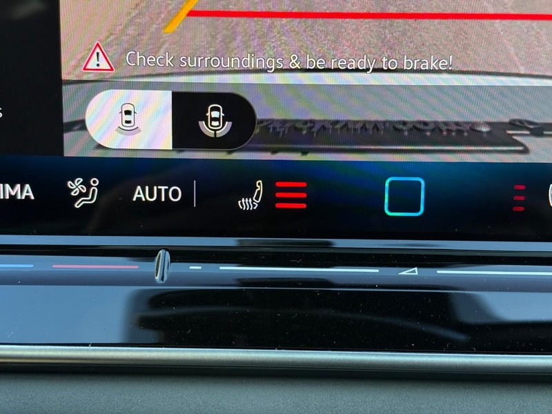 Volkswagen Tiguan Vehicle Full-screen Gallery Image 14