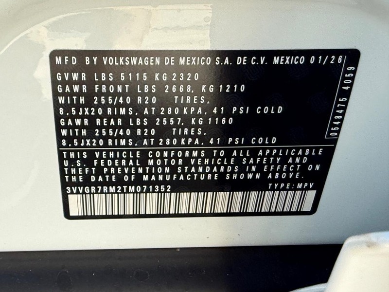 Volkswagen Tiguan Vehicle Full-screen Gallery Image 17