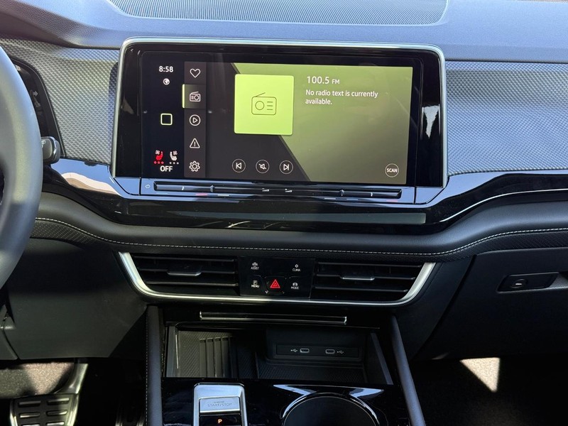 Volkswagen Atlas Cross Sport Vehicle Full-screen Gallery Image 7