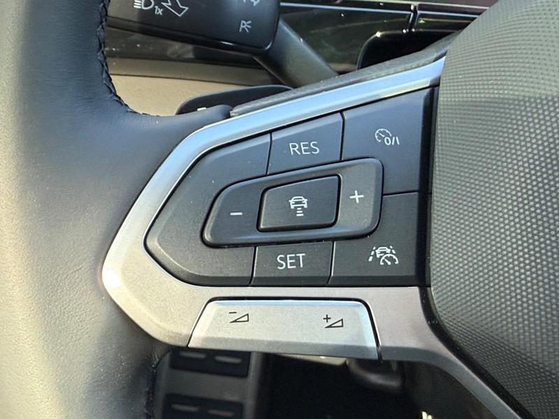 Volkswagen Atlas Cross Sport Vehicle Full-screen Gallery Image 11