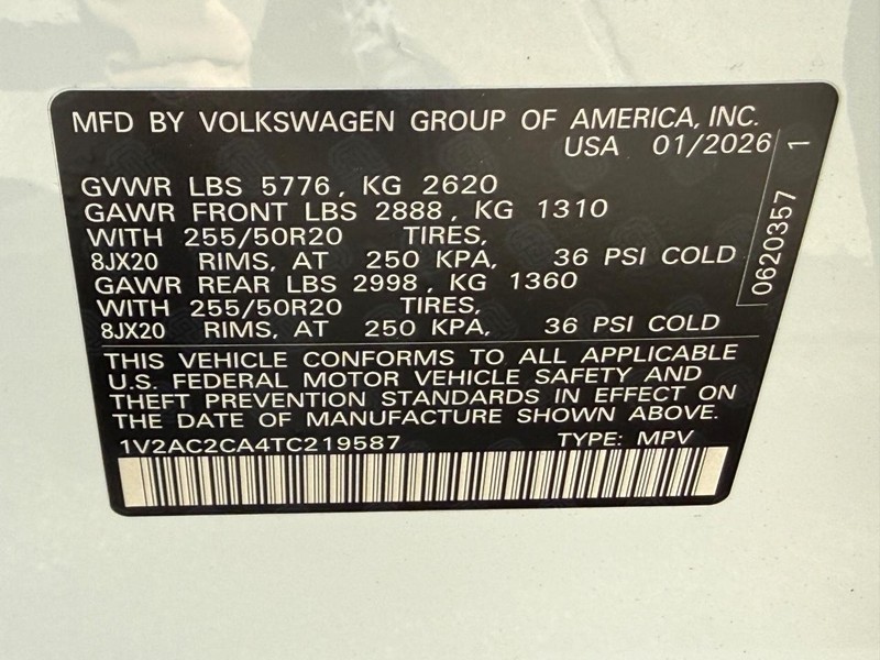 Volkswagen Atlas Cross Sport Vehicle Full-screen Gallery Image 17