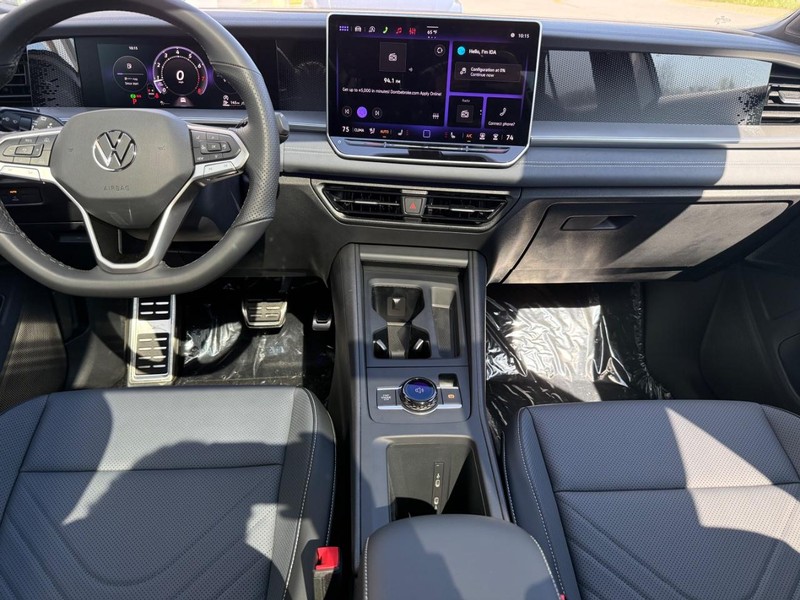 Volkswagen Tiguan Vehicle Full-screen Gallery Image 6