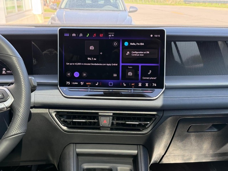 Volkswagen Tiguan Vehicle Full-screen Gallery Image 7