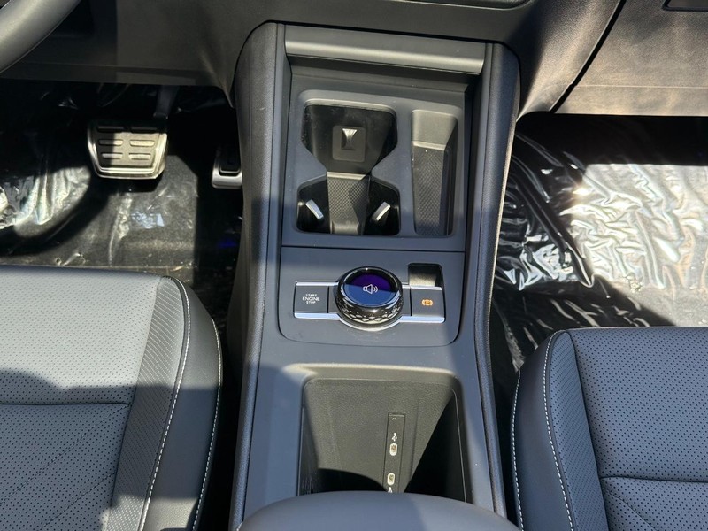 Volkswagen Tiguan Vehicle Full-screen Gallery Image 8