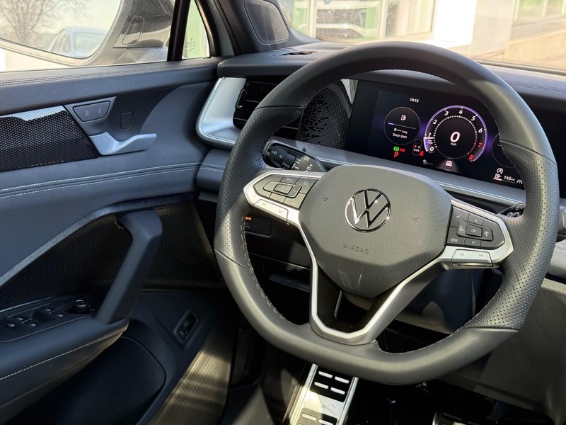 Volkswagen Tiguan Vehicle Full-screen Gallery Image 9