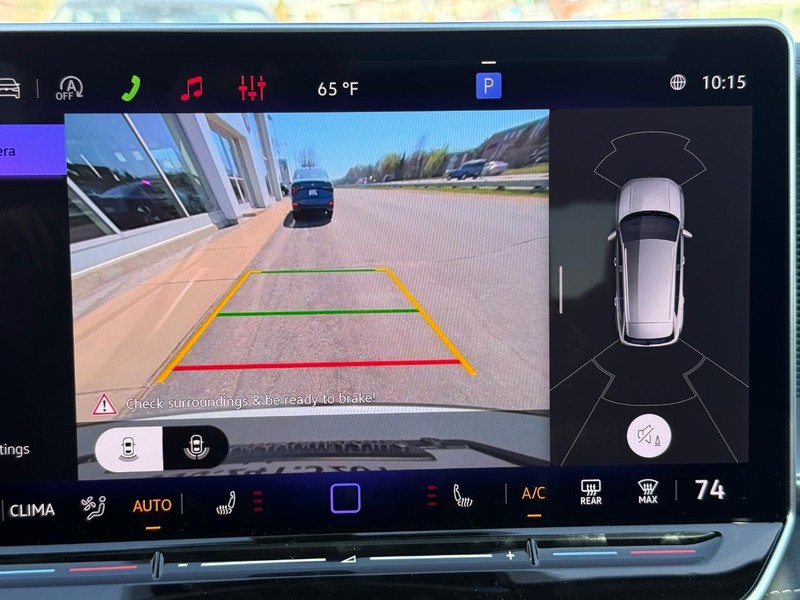Volkswagen Tiguan Vehicle Full-screen Gallery Image 14