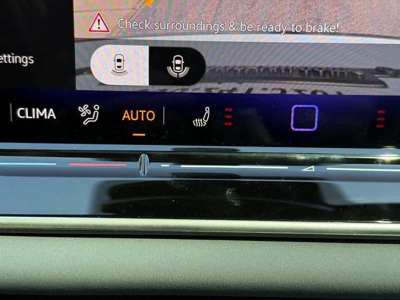 Volkswagen Tiguan Vehicle Full-screen Gallery Image 15