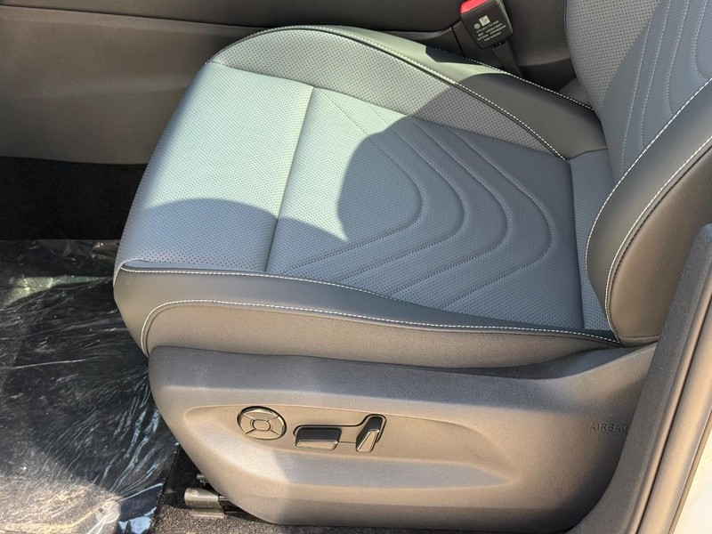 Volkswagen Tiguan Vehicle Full-screen Gallery Image 17