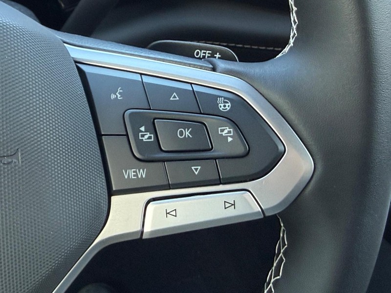 Volkswagen Atlas Cross Sport Vehicle Full-screen Gallery Image 10