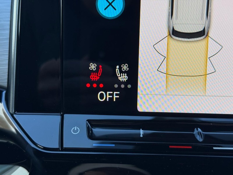 Volkswagen Atlas Cross Sport Vehicle Full-screen Gallery Image 12