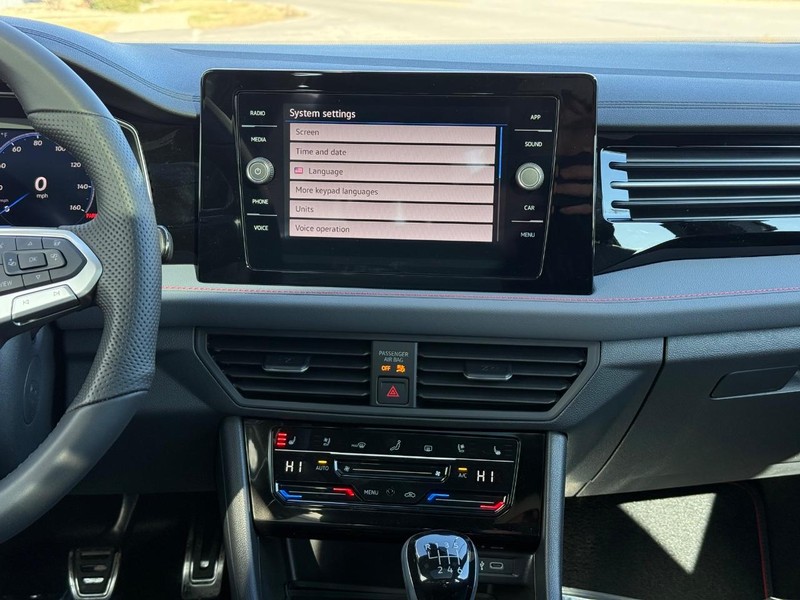 Volkswagen Jetta GLI Vehicle Full-screen Gallery Image 7