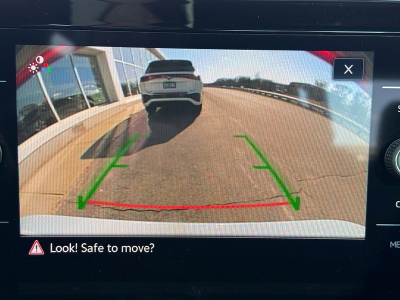 Volkswagen Jetta GLI Vehicle Full-screen Gallery Image 13