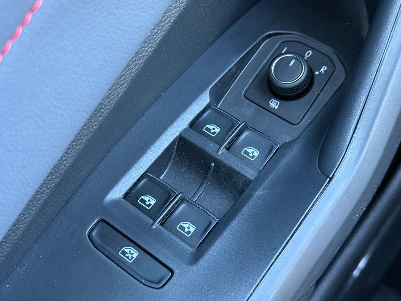 Volkswagen Jetta GLI Vehicle Full-screen Gallery Image 15