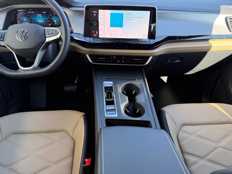 Volkswagen Atlas Cross Sport Vehicle Full-screen Gallery Image 6