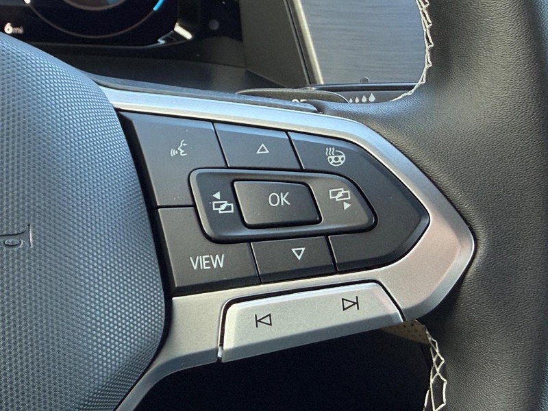 Volkswagen Atlas Cross Sport Vehicle Full-screen Gallery Image 13