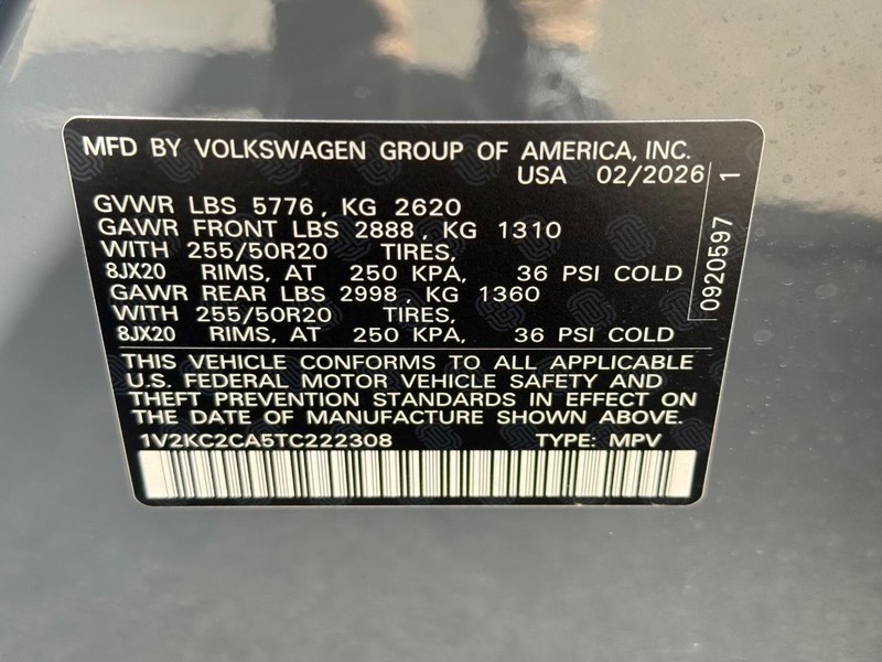 Volkswagen Atlas Cross Sport Vehicle Full-screen Gallery Image 17