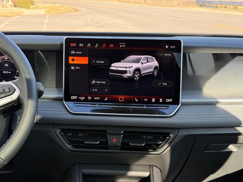 Volkswagen Tiguan Vehicle Full-screen Gallery Image 7