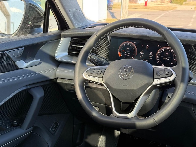 Volkswagen Tiguan Vehicle Full-screen Gallery Image 8