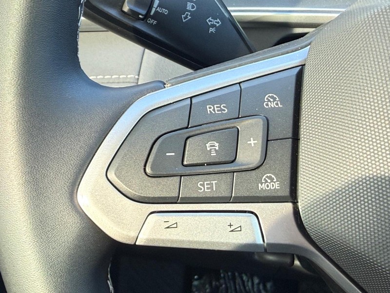 Volkswagen Tiguan Vehicle Full-screen Gallery Image 10