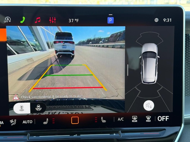 Volkswagen Tiguan Vehicle Full-screen Gallery Image 12