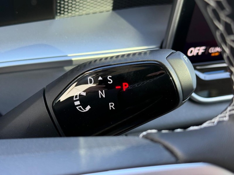 Volkswagen Tiguan Vehicle Full-screen Gallery Image 13