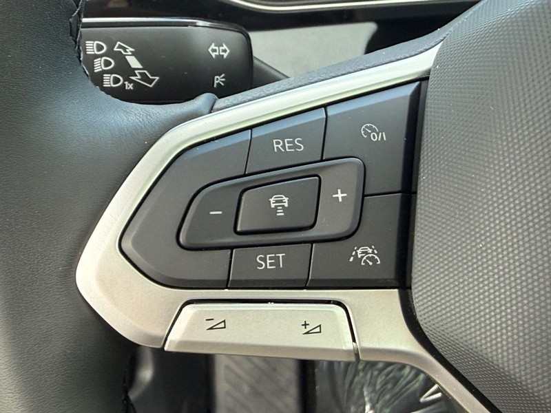Volkswagen Jetta Vehicle Full-screen Gallery Image 11