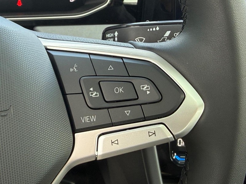 Volkswagen Jetta Vehicle Full-screen Gallery Image 12
