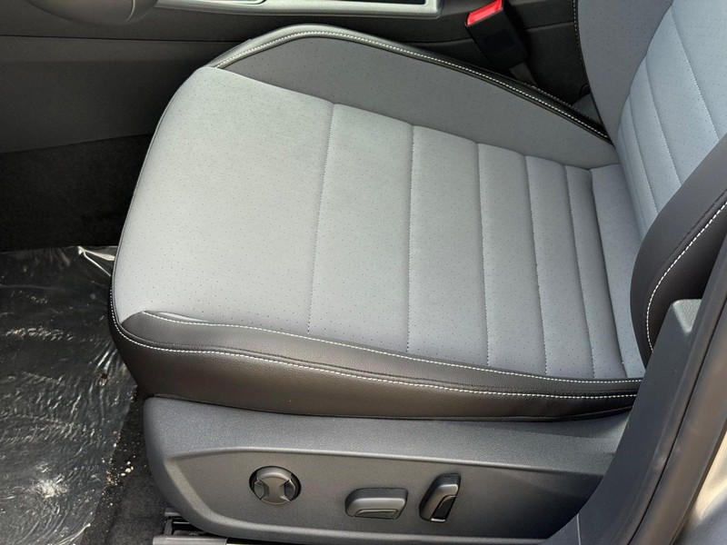 Volkswagen Jetta Vehicle Full-screen Gallery Image 16