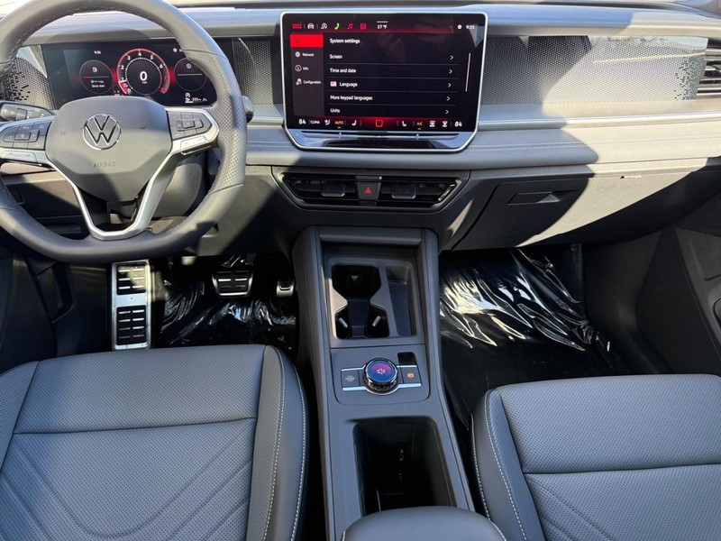 Volkswagen Tiguan Vehicle Full-screen Gallery Image 6