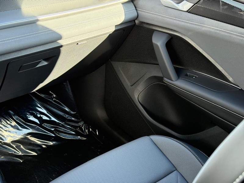 Volkswagen Tiguan Vehicle Full-screen Gallery Image 9