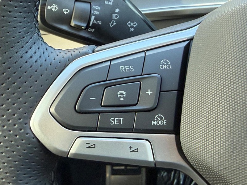 Volkswagen Tiguan Vehicle Full-screen Gallery Image 10