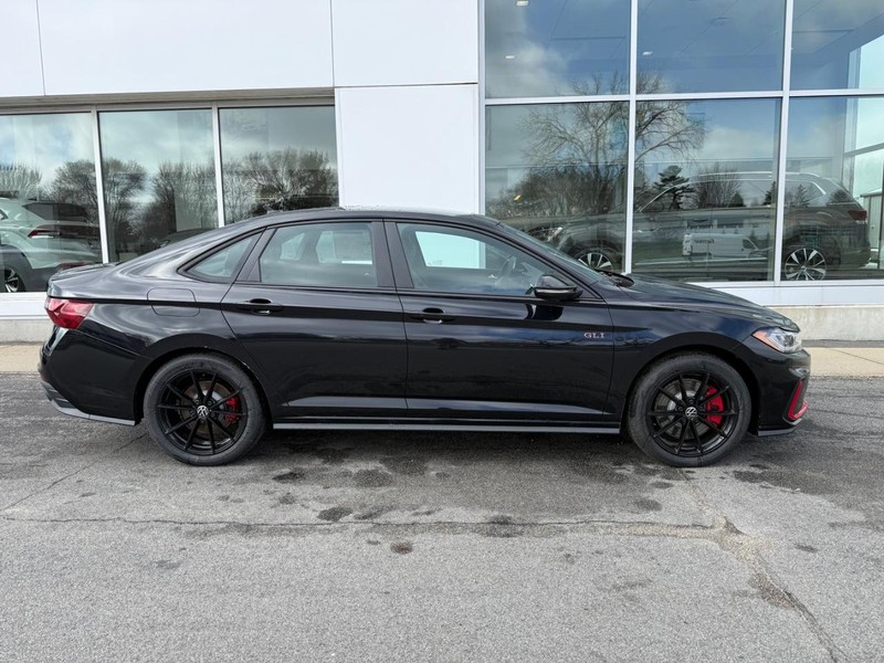 Volkswagen Jetta GLI Vehicle Full-screen Gallery Image 2