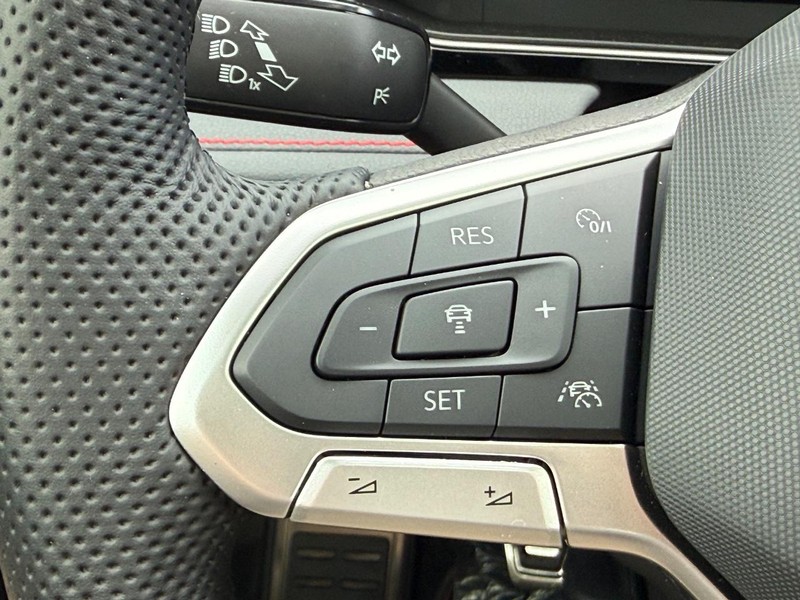 Volkswagen Jetta GLI Vehicle Full-screen Gallery Image 11