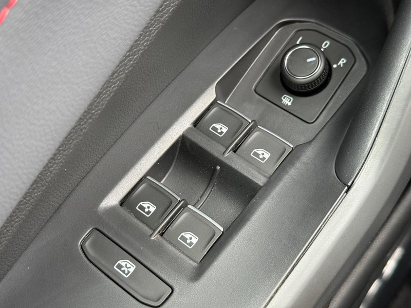 Volkswagen Jetta GLI Vehicle Full-screen Gallery Image 14